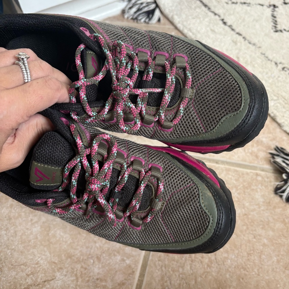 Vionic Women's McKinley Low Top Hiking Shoes size 7 - Picture 10 of 11